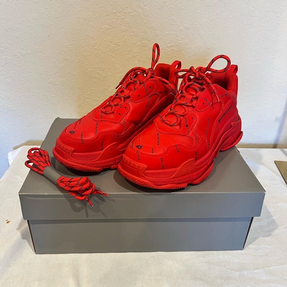 Balenciaga Triple S RED
sneakers shoes MENS
US 12 EUR 45